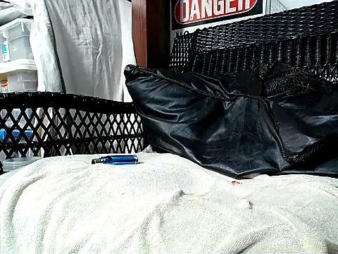 HungHawaiian808xh online show from December 18, 4:18 am