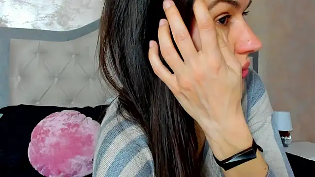 JennaMyers online show from April 14, 7:09 pm