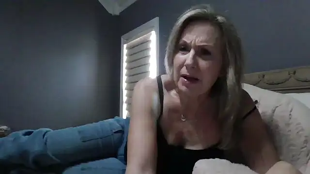 Lisaisluscious online show from October 17, 2:08 pm