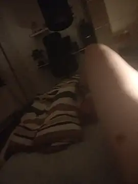 Snapshot of Untrhund23 chatting on December 22, 11:46 pm Untrhund23 online show from December 22, 11:46 pm