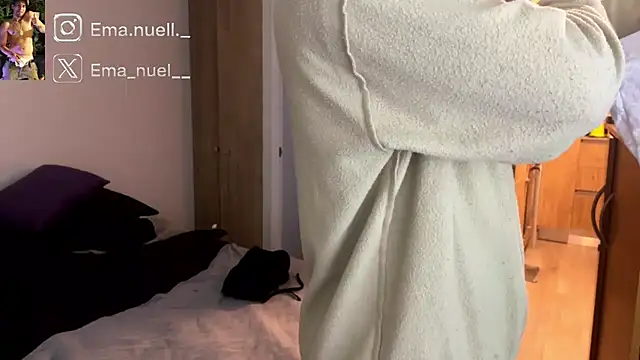 Snapshot of Emanuell__ chatting on May 8, 2:06 am Emanuell online show from May 8, 2:06 am