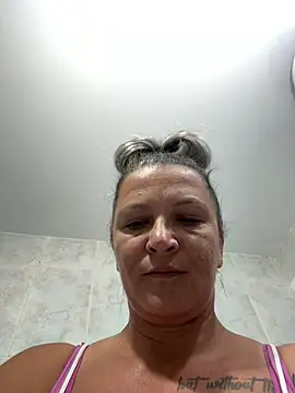 Snapshot of dannydoll33 chatting on January 17, 11:06 am dannydoll33 online show from January 17, 11:06 am