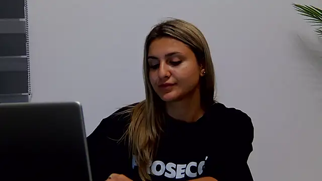 NicolePlay online show from May 30, 8:28 pm
