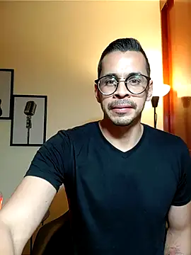 Snapshot of towers_j chatting on July 12, 1:51 am towers j online show from July 12, 1:51 am