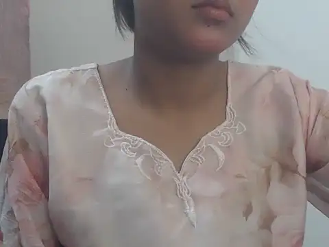 NancyRuvi online show from April 27, 6:06 pm