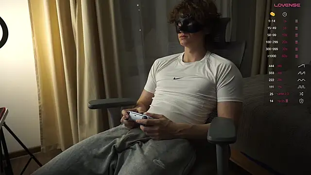 Snapshot of BumBuster69 chatting on November 1, 6:32 pm BumBuster69 online show from November 1, 6:32 pm