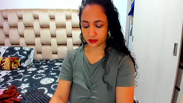 alaskmiller1 online show from April 17, 6:22 pm