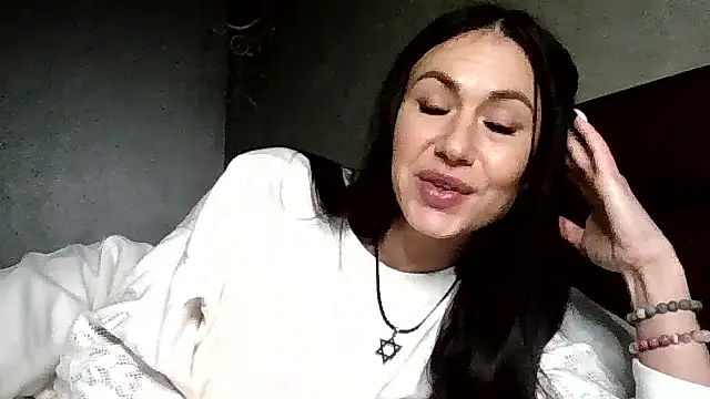 JulianaGold1 online show from December 19, 8:38 pm