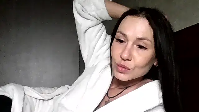 JulianaGold1 online show from April 19, 6:43 pm