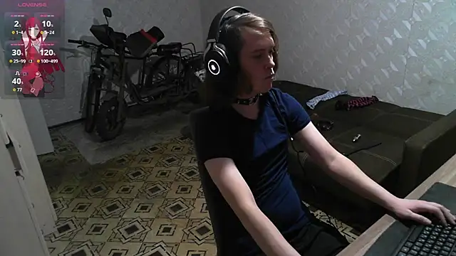 Shad0wFemb0y online show from March 28, 5:12 pm