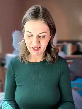 MaiseKnox online show from March 14, 6:02 pm