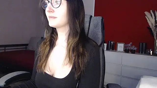 Snapshot of Alina_Lamour chatting on February 19, 8:27 pm Alina Lamour online show from February 19, 8:27 pm