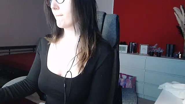 Snapshot of Alina_Lamour chatting on March 7, 6:16 pm Alina Lamour online show from March 7, 6:16 pm