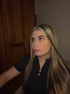 Snapshot of Miss_valeriaa chatting on May 2, 12:37 am Miss valeriaa online show from May 2, 12:37 am