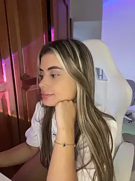 Snapshot of Miss_valeriaa chatting on June 17, 10:54 pm Miss valeriaa online show from June 17, 10:54 pm