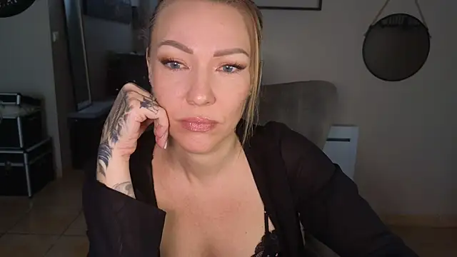 Sacha-xx online show from February 19, 8:43 am