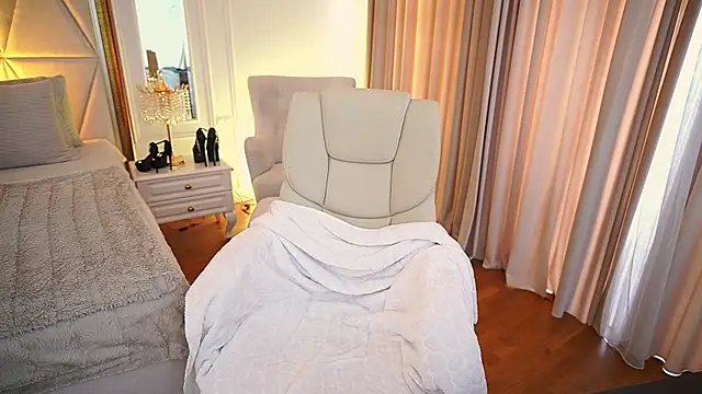 GraceCandy online show from April 8, 2:06 pm