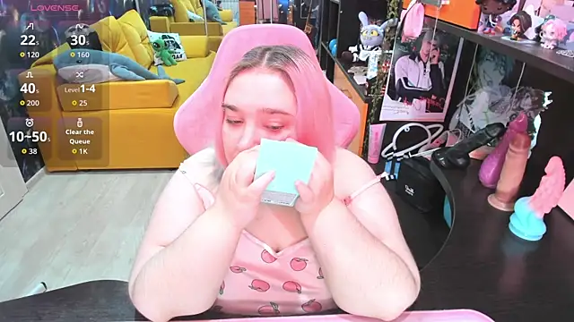 Snapshot of Softie_Sofy chatting on June 20, 2:36 am Softie Sofy online show from June 20, 2:36 am