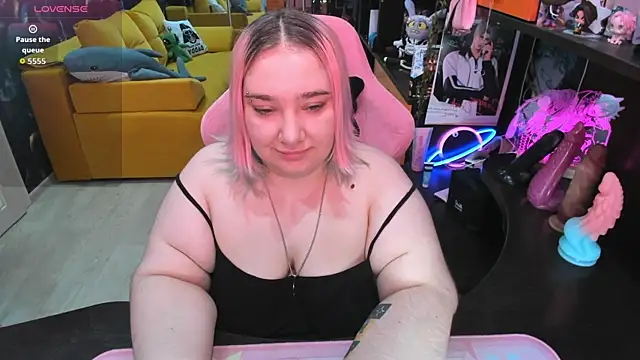 Snapshot of Softie_Sofy chatting on June 27, 3:44 am Softie Sofy online show from June 27, 3:44 am