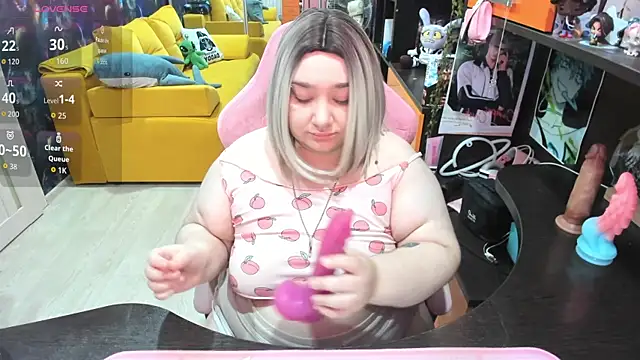 Snapshot of Softie_Sofy chatting on June 28, 2:39 am Softie Sofy online show from June 28, 2:39 am
