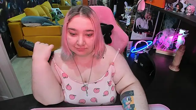 Snapshot of Softie_Sofy chatting on June 29, 3:02 am Softie Sofy online show from June 29, 3:02 am