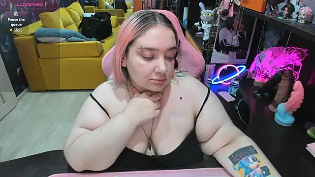 Snapshot of Softie_Sofy chatting on July 9, 12:15 am Softie Sofy online show from July 9, 12:15 am