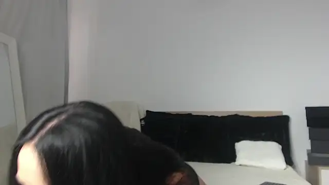 Snapshot of Layla23a chatting on June 19, 9:24 am Layla23a online show from June 19, 9:24 am