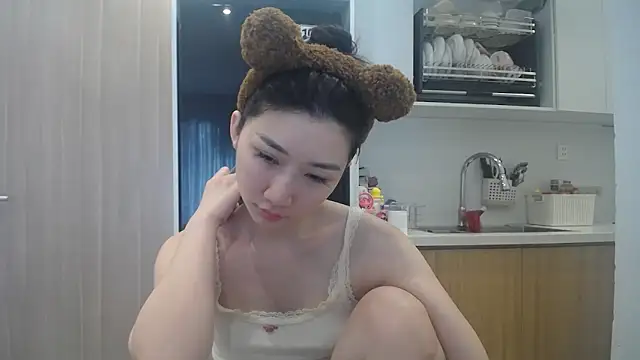 Snapshot of Asiagirll chatting on June 5, 1:23 am Asiagirll online show from June 5, 1:23 am