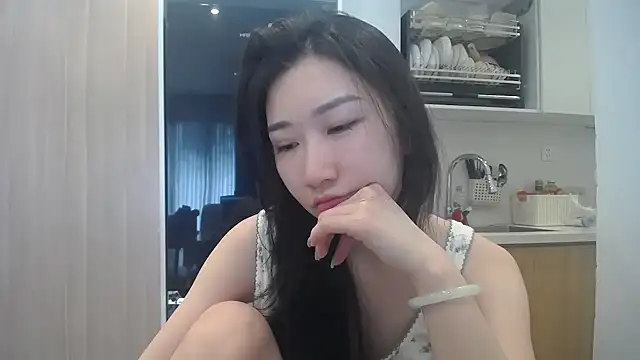 Snapshot of Asiagirll chatting on June 7, 2:05 am Asiagirll online show from June 7, 2:05 am