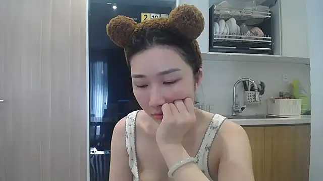 Snapshot of Asiagirll chatting on June 11, 12:32 am Asiagirll online show from June 11, 12:32 am