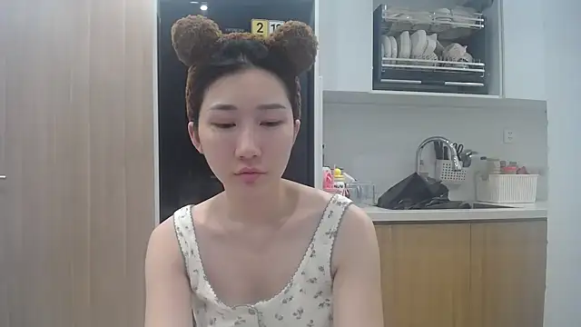 Snapshot of Asiagirll chatting on June 18, 3:38 pm Asiagirll online show from June 18, 3:38 pm
