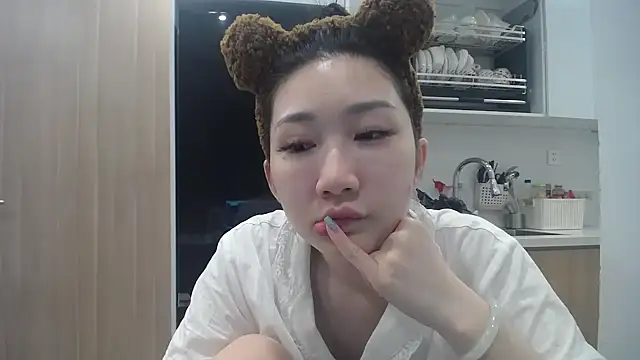 Snapshot of Asiagirll chatting on June 22, 3:42 pm Asiagirll online show from June 22, 3:42 pm