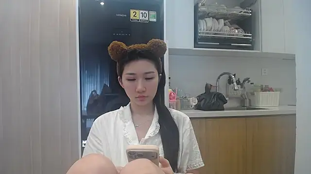 Snapshot of Asiagirll chatting on June 28, 2:17 am Asiagirll online show from June 28, 2:17 am