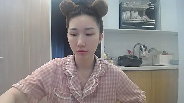 Snapshot of Asiagirll chatting on July 1, 12:56 am Asiagirll online show from July 1, 12:56 am