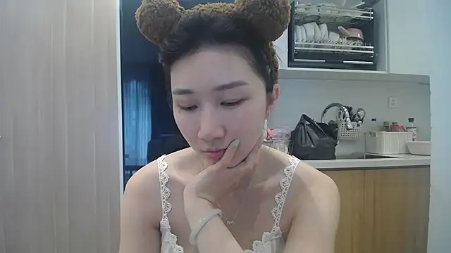 Snapshot of Asiagirll chatting on July 3, 3:35 am Asiagirll online show from July 3, 3:35 am