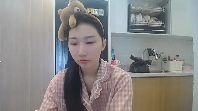 Snapshot of Asiagirll chatting on July 15, 1:00 am Asiagirll online show from July 15, 1:00 am
