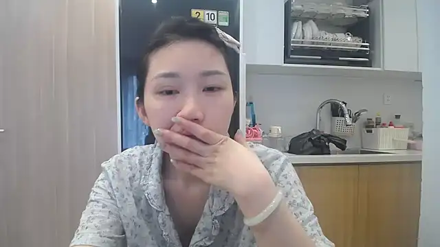 Snapshot of Asiagirll chatting on July 16, 3:34 am Asiagirll online show from July 16, 3:34 am
