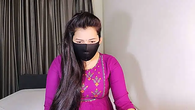 YourLovelyQueen online show from December 16, 7:00 pm