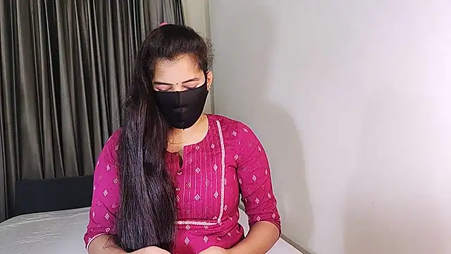 YourLovelyQueen online show from January 25, 4:23 am