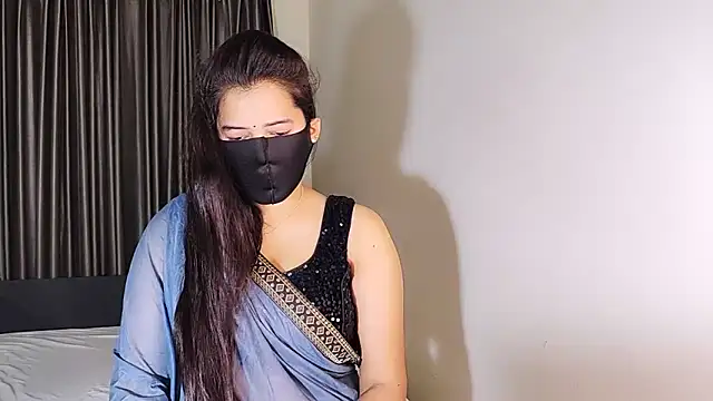YourLovelyQueen online show from February 13, 2:56 am