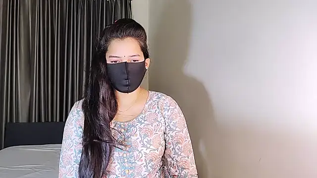 YourLovelyQueen online show from March 4, 5:03 pm