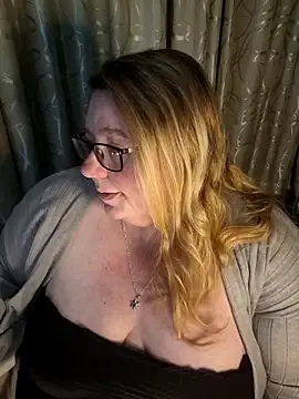Snapshot of Iceprincess2bad4u chatting on June 26, 6:34 pm Iceprincess2bad4u online show from June 26, 6:34 pm