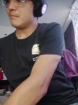 Snapshot of Mghty-cockl88 chatting on February 3, 3:39 pm Mghty-cockl88 online show from February 3, 3:39 pm