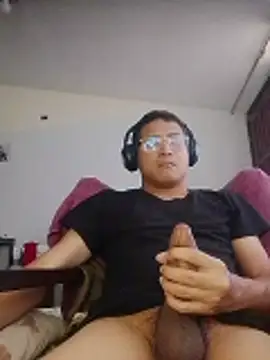 Snapshot of Mghty-cockl88 chatting on February 19, 3:41 pm Mghty-cockl88 online show from February 19, 3:41 pm