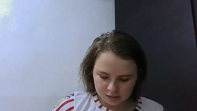 Snapshot of HellenMiyer1111 chatting on June 28, 6:47 pm HellenMiyer1111 online show from June 28, 6:47 pm