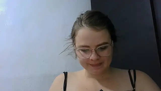 Snapshot of HellenMiyer1111 chatting on July 4, 2:56 pm HellenMiyer1111 online show from July 4, 2:56 pm