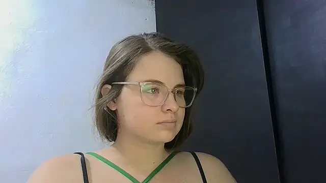 Snapshot of HellenMiyer1111 chatting on July 8, 2:21 pm HellenMiyer1111 online show from July 8, 2:21 pm