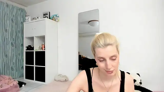 KenzieDawton online show from April 27, 4:16 pm