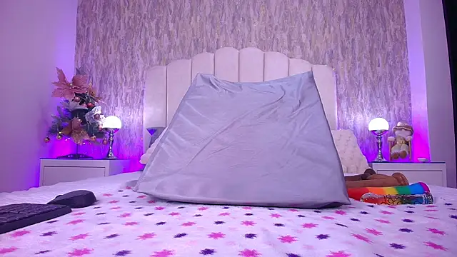 raven lilith  online show from December 18, 3:23 am