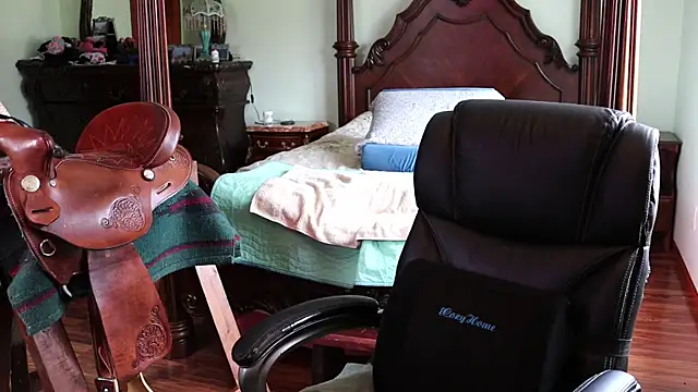 thornburyrose online show from April 8, 5:35 pm